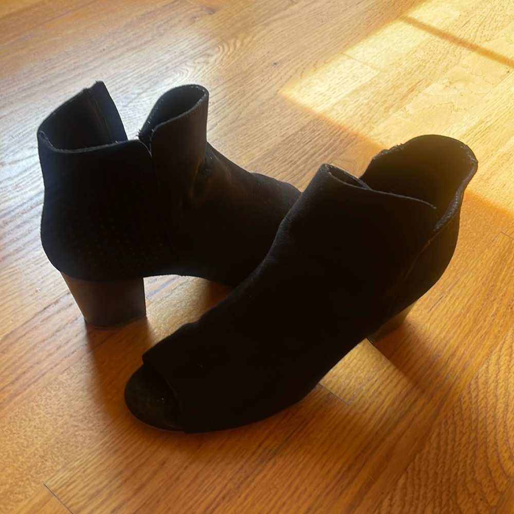 Black Old Navy open toe block heels for winter size 9